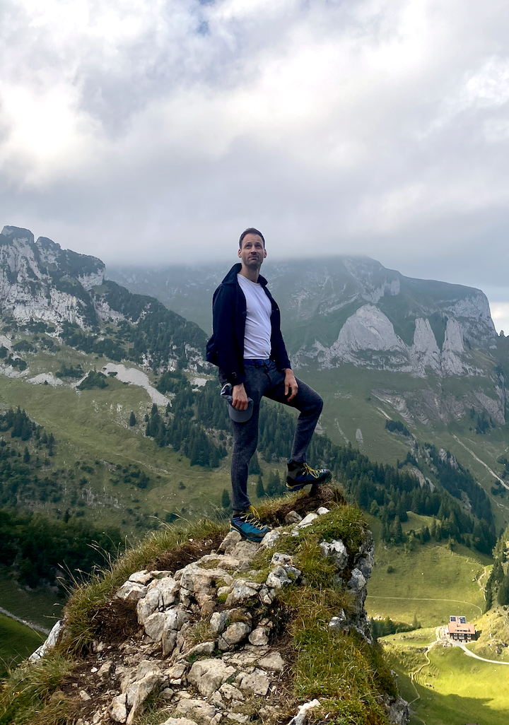 Toni Schläppi – the author of this website – hiking outdoors